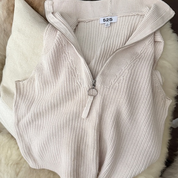 525  Zip-Up Ribbed tank sweater - Picture 4 of 4